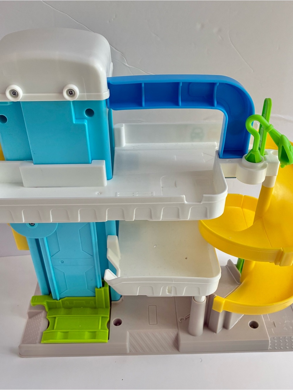 Fisher Price Little People Helpful Neighbors Garage Playset No Cars - Picture 7 of 9